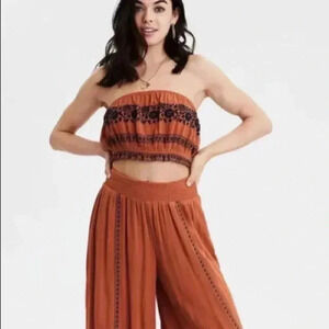 🆕 AE Rust Embroidered Crop Top XL🆕